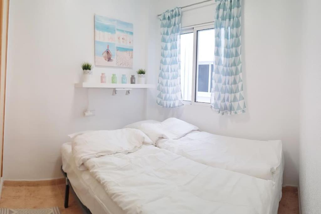 2 Bedroom Apartment Torrevieja 100 M To Playa De Los Locos ,Pool Exterior foto